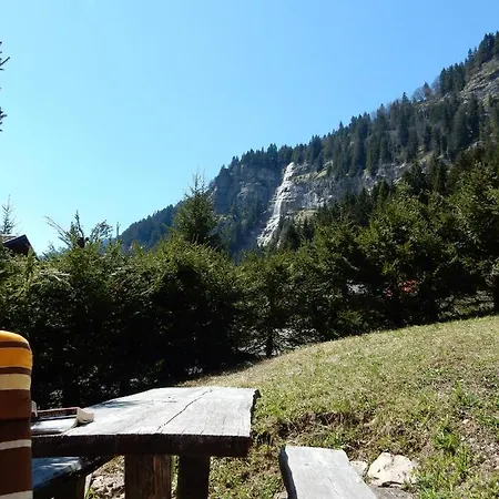 Spacious Comfortable Close To The Lifts For 8 Persons Chalet