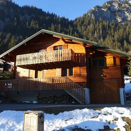 Spacious Comfortable Close To The Lifts For 8 Persons Chalet