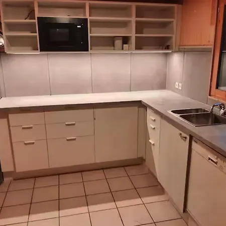 Spacious Comfortable Close To The Lifts For 8 Persons